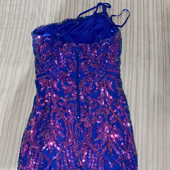 Beautiful Windsor Dress - Picture 4 of 9